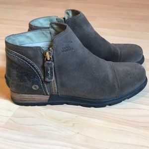 Suede major low ankle boots